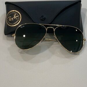 Ray-Ban Gold Aviator Sunglasses Classic Design